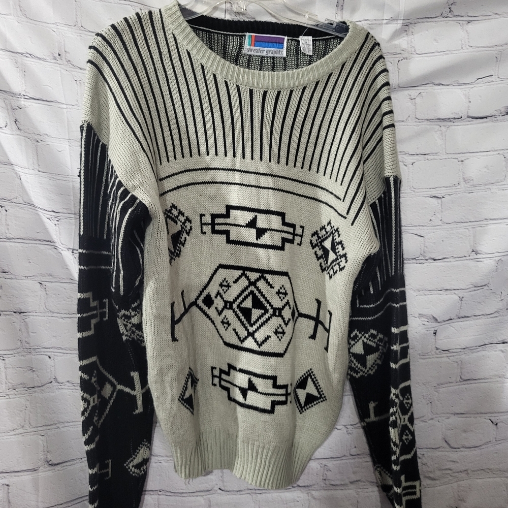 Vintage Sweater Graphix Black and White Geometric Sweater